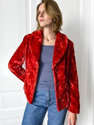 Czerwone sztuczne futro kurtka wiskoza bawełna kołnierz szalowy taliowana premium faux fur glamour  Minx by Eva Lutz | 38