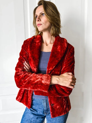 Czerwone sztuczne futro kurtka wiskoza bawełna kołnierz szalowy taliowana premium faux fur glamour  Minx by Eva Lutz | 38