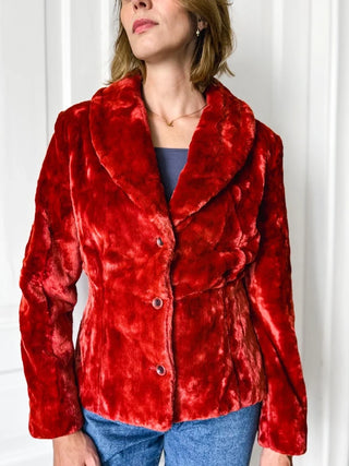 Czerwone sztuczne futro kurtka wiskoza bawełna kołnierz szalowy taliowana premium faux fur glamour  Minx by Eva Lutz | 38