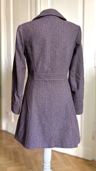 Fioletowy jesienny płaszcz dwurzędowy wełniany tweed jodełka rozkloszowany preppy Marks & Spencer | 36