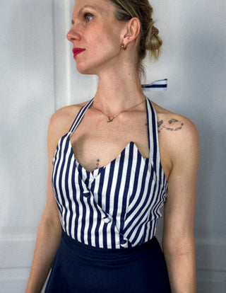 Granatowa sukienka midi marynarska rozkloszowana pin up bawełna wiązana na szyi Lindy Bop | 36 38