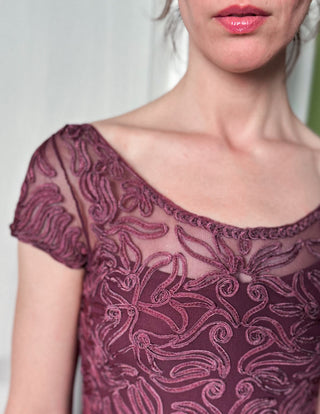 Bordowa sukienka koktajlowa midi w ornamenty Patsy Seddon | 36 38