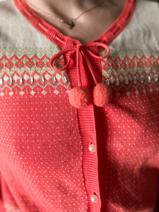 Koralowy norweski sweter kardigan we wzory pompony len bawełna IIS | 36 38