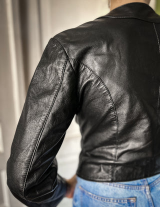Czarna krótka taliowana skórzana kurtka vintage biker motocyklowa 90s | 36 38