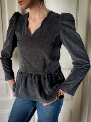 Szara bluzka bawełniana z baskinką i bufkami Charming Girl | 38 40