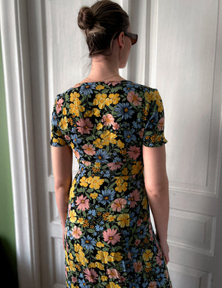 Czarna sukienka maxi w kwiaty rozcięcia styl lata 90. Miss Selfridge | 36 38