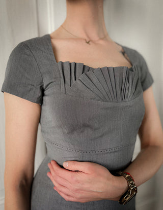 Szara stalowa sukienka biurowa bodycon motyw art deco Oasis | 34 36
