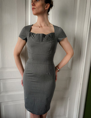 Szara stalowa sukienka biurowa bodycon motyw art deco Oasis | 34 36