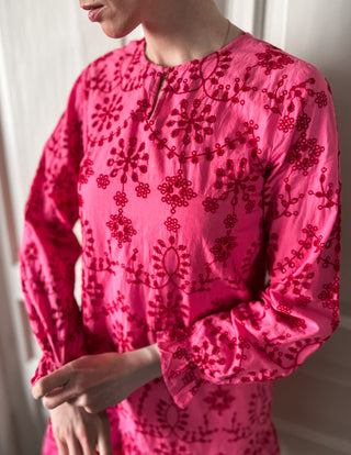 Różowa amarantowa bawełniana ażurowa sukienka boho Freequent | 36 38