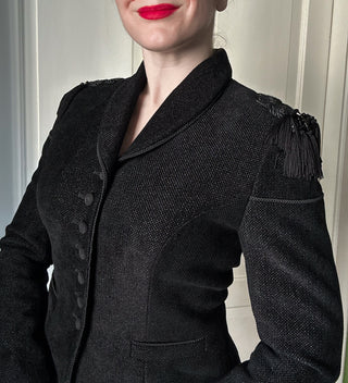 Czarna awangardowa taliowana marynarka Mothwurf | 38